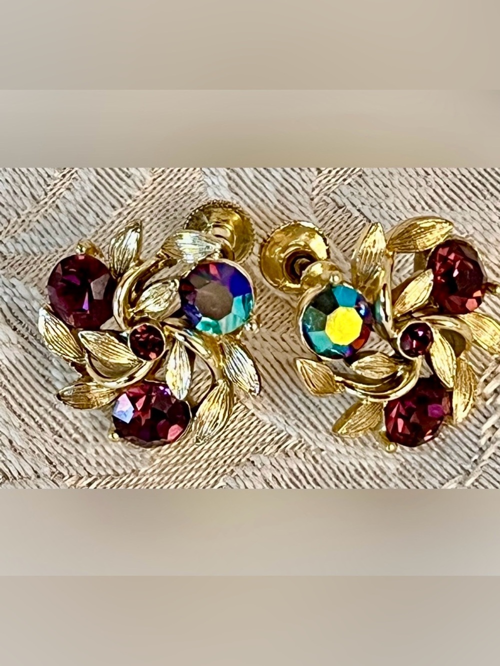 Vintage 1950s Lisner Gold Tone Leaf Purple & Blue Berries AB Screw Back Earrings